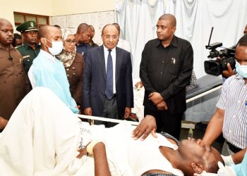 RAIS DK.MWINYI AWATEMBELEA WAANDISHI WA HABARI WALIOPATA AJALI
