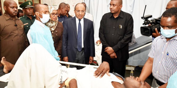 RAIS DK.MWINYI AWATEMBELEA WAANDISHI WA HABARI WALIOPATA AJALI