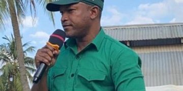 MNEC AKERWA NA VIONGOZI CCM KULUMBANA HADHARANI