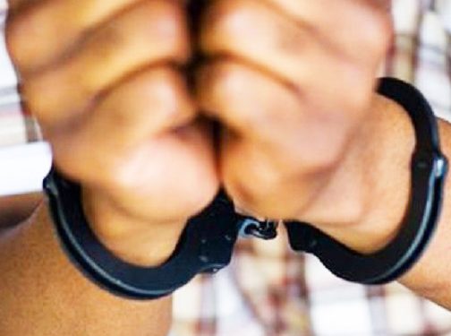 AKAMATWA KWA MADAI WIZI WA MISALABA 35 MAKABURINI