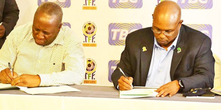 TBC YASAINI MKATABA WA MIAKA 10 KURUSHA MATANGAZO YA MPIRA KWA REDIO