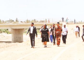 JAFO AWACHARUKIA WANAOCHIMBA MCHANGA KATIKA MITO, MABONDE