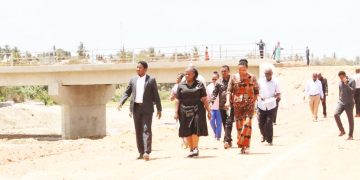 JAFO AWACHARUKIA WANAOCHIMBA MCHANGA KATIKA MITO, MABONDE