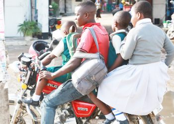 POLISI YAPIGA ‘STOP’ BODABODA  KUBEBA WANAFUNZI