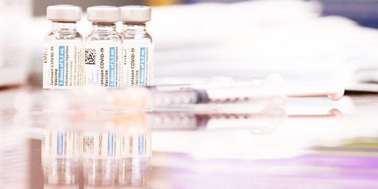 MAREKANI YATOA CHANJO YA CORONA KUZUIA MAAMBUKIZI