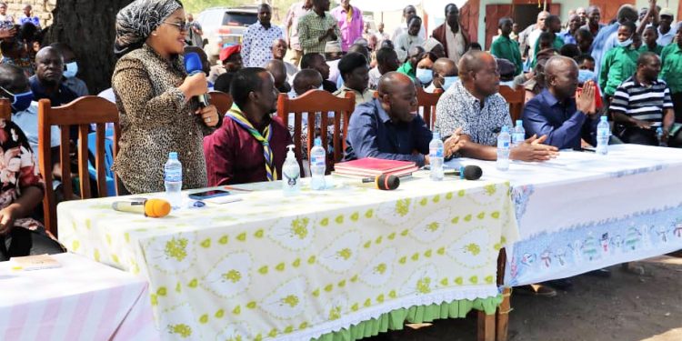 WAGANGA WA TIBA ASILI WAJITOKEZA KWA WINGI KUCHANJA CHANJO YA UVIKO19