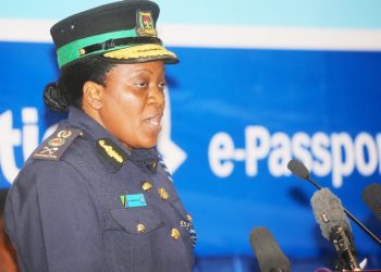 DK. MAKALALA ACHARUKA, AWANYOOSHEA KIDOLE WANAOFICHA WAHAMIAJI HARAMU