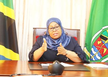 RAIS SAMIA AZUNGUMZA KWA NJIA YA MTANDAO NA BW. BEN VAN BEURDEN AFISA MTENDAJI MKUU WA KAMPUNI YA ROYAL DUTCH SHELL