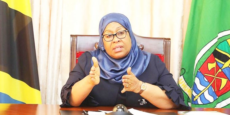 RAIS SAMIA AZUNGUMZA KWA NJIA YA MTANDAO NA BW. BEN VAN BEURDEN AFISA MTENDAJI MKUU WA KAMPUNI YA ROYAL DUTCH SHELL