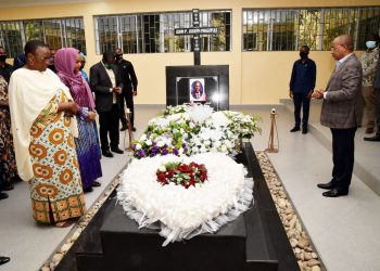 DK. MWINYI AZURU KABURI LA JPM
