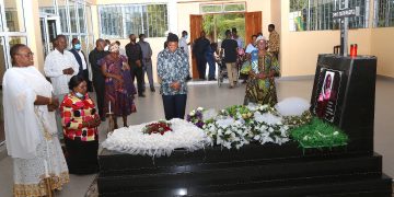 MAJALIWA AZURU KABURI LA JPM