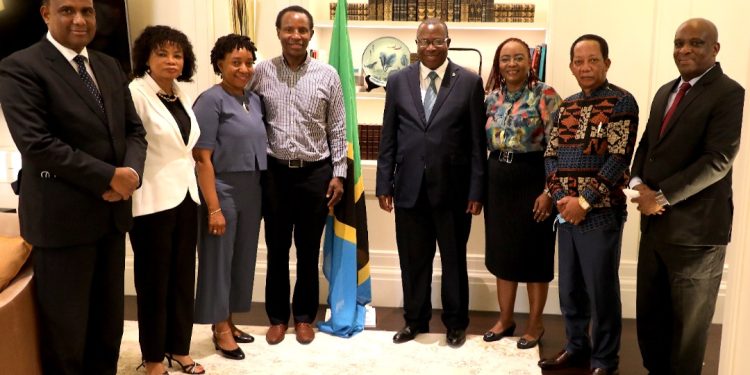 DK. MPANGO AWAITA WATANZANIA SINGAPORE KUWEKEZA NCHINI