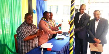 KAFULILA AKABIDHI LESENI UCHIMBAJI MADINI HALMASHURI ZA BARIADI