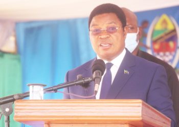 MAJALIWA ATANGAZA NEEMA KWA WATUMISHI WA UMMA