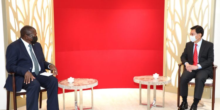 MAKAMU WA RAIS AFANYA MAZUNGUMZO NA NAIBU WAZIRI MKUU WA SINGAPORE