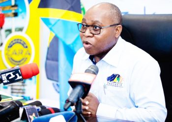 WATANZANIA 300 KUPANDA MLIMA KILIMANJARO