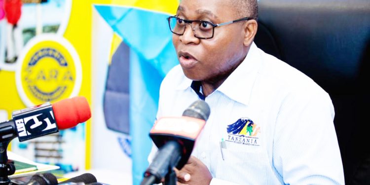 WATANZANIA 300 KUPANDA MLIMA KILIMANJARO