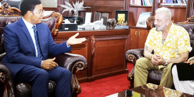 WAZIRI MKUU AKUTANA NA KUFANYA MAZUNGUMZO NA SANJAY DATT