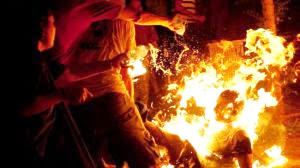 AJIUA KWA MOTO, AKIDAI KUCHOSHWA NA MAISHA