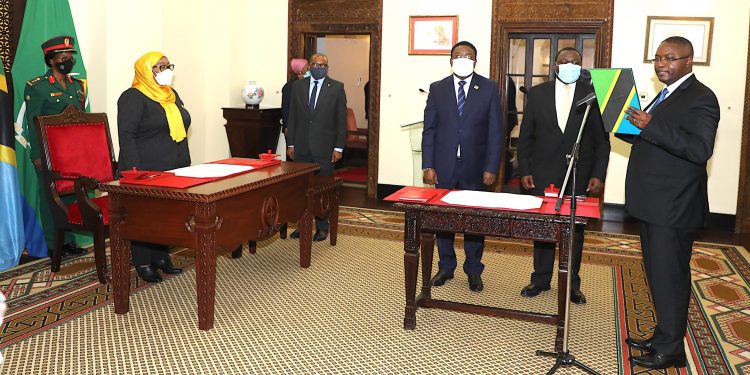 RAIS SAMIA AMUAPISHA PROF. ADELARDUS LUBANGO KILANGI KUWA BALOZI WA TANZANIA NCHINI BRAZIL