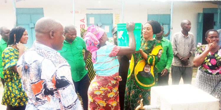 WAKAZI 3900 WANUFAIKA NA MRADI WA MAJI