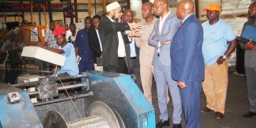 MAKAMBA ATEMBELEA AFRICAB, ASISITIZA KUONGEZA UZALISHAJI VIFAA VYA UMEME