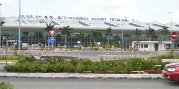 UMMY AFUNGUKA KUSITISHWA KUTUA KWA NDEGE ZA EMIRATES  NA FLYDUBAI UWANJA WA JNIA