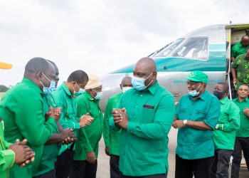 KATIBU MKUU AWASILI ZANZIBAR