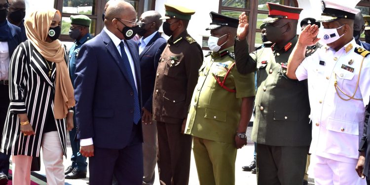 DK. MWINYI ZIARANI FALME ZA KIARABU