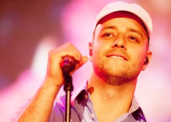 HAPPY HANDS KUMLETA MAHER ZAIN KUMUUNGA MKONO MAMA SAMIA