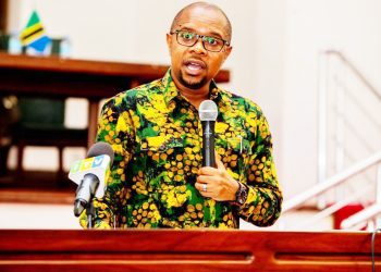 NAIBU WAZIRI AWACHARUKIA WATENDAJI WA ARDHI NCHINI