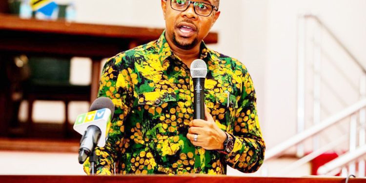 NAIBU WAZIRI AWACHARUKIA WATENDAJI WA ARDHI NCHINI