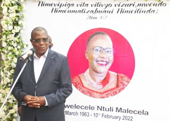 DK.MPANGO AMTAJA DK.MWELE KUWA NI SHUJAA
