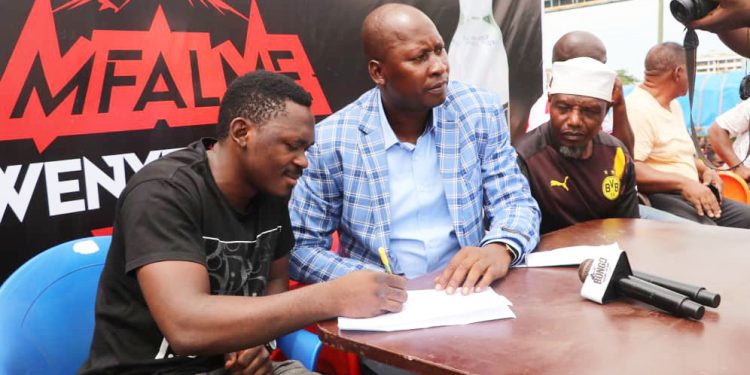 KIDUKU, KABANGU KUZICHAPA 