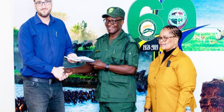 TANAPA YANUNUA MAGARI, MITAMBO KUIMARISHA MIUNDOMBINU HIFADHINI