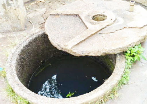 AUA MKE, MTOTO KISHA KUJITUMBUKIZA KISIMANI