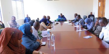 Watendaji wa Idara ya Uratibu wa Shughuli za SMZ Dodoma wakimsikiliza kwa makini Makamu wa Pili wa Rais wa Zanzibar Mhe. Hemed Suleiman Abdulla alipofika Ofisi za Idara hiyo zilizopo Dodoma kukagua na kujua uendeshaji wa Ofisi hiyo.