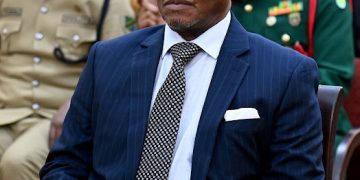 RAIS DK. SAMIA SULUHU HASSAN AMUAPISHA MKURUGENZI MKUU WA IDARA YA USALAMA WA TAIFA IKULU JIJINI DA ES SALAAM