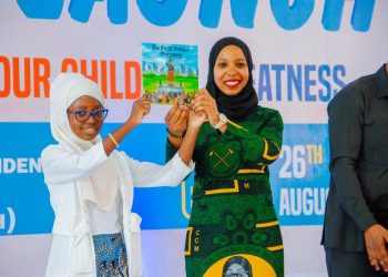 MAKAMU MWENYEKITI UVCCM AWAJIA JUU WANAOWACHAFUA VIONGOZI