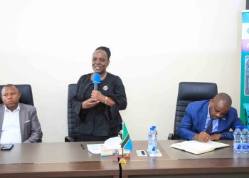 WAZIRI PROF. NDALICHAKO AKIPONGEZA KIWANDA CHA MBOLEA CHA (ITRACOM) KWA UTEKELEZAJI SHERIA ZA KAZI