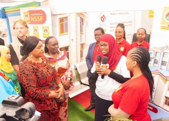 MHE.MHAGAMA ATEMBELEA BANDA LA NSSF KATIKA MAONESHO YA WIKI YA VIJANA