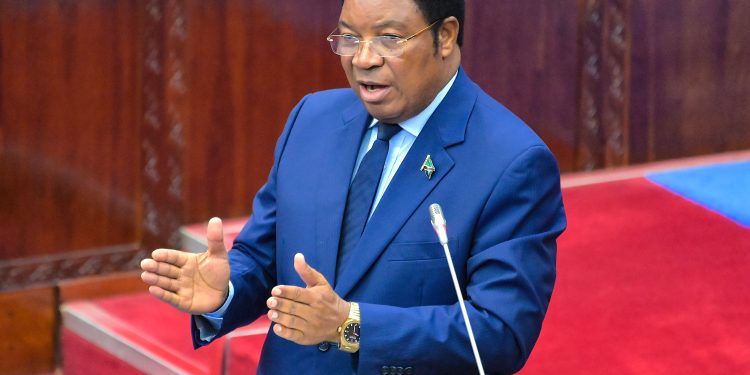 WAZIRI MKUU AKUTANA NA WAFANYAKAZI WA UBALOZI WA TANZANIA ITALIA