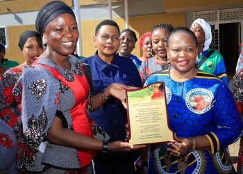 RAIS SAMIA APEWA TUZO NA PONGEZI YA NAMBA 1 SHINYANGA