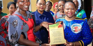 RAIS SAMIA APEWA TUZO NA PONGEZI YA NAMBA 1 SHINYANGA