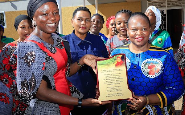 RAIS SAMIA APEWA TUZO NA PONGEZI YA NAMBA 1 SHINYANGA