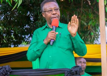 WAZAZI NA WALEZI WAKUMBUSHWA KUPELEKA WATOTO SHULE.