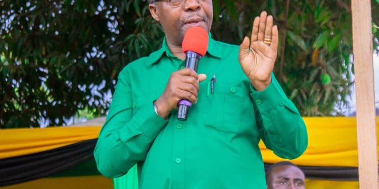 WAZAZI NA WALEZI WAKUMBUSHWA KUPELEKA WATOTO SHULE.