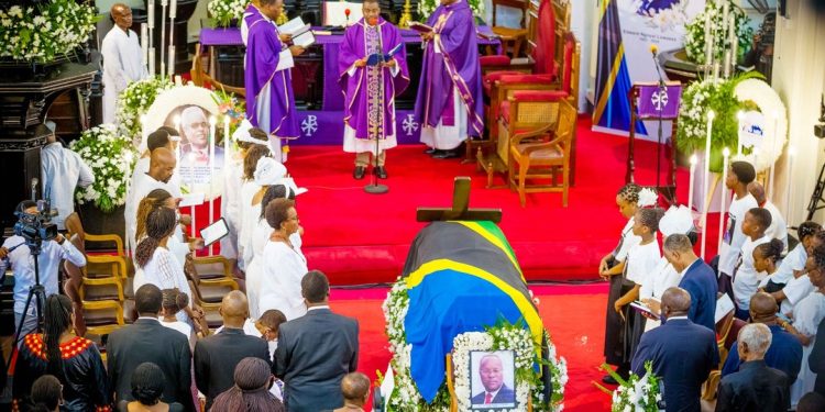 ASKOFU MALASUSA AONGOZA IBADA YA KUMUAGA HAYATI EDWARD LOWASSA