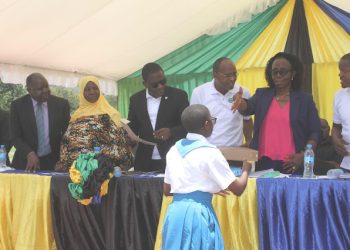 BARRICK YATOA MOTISHA KWA WANAFUNZI KUSOMEA MASOMO YA SAYANSI NCHINI