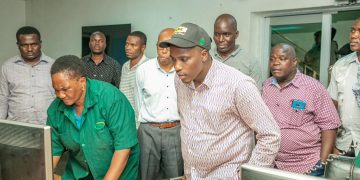 DK. BITEKO AKAGUA MITAMBO YA UMEME ILIYOLETA HITILAFU KATIKA KITUO CHA KUZALISHA UMEME KIDATU